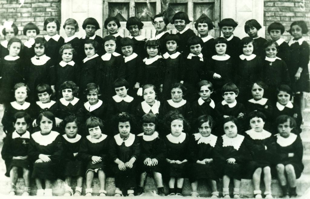 Alunni della scuola elementare di Castello d'Argile. Nella foto compare Cevolani Anna.